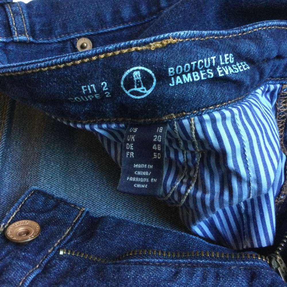 Lands End size 18 mid-rise bootcut jeans 32 inseam - Picture 2 of 6